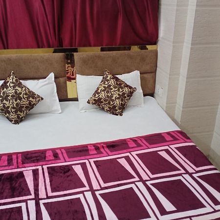 Arora Guest House อัมริตสา ภายนอก รูปภาพ