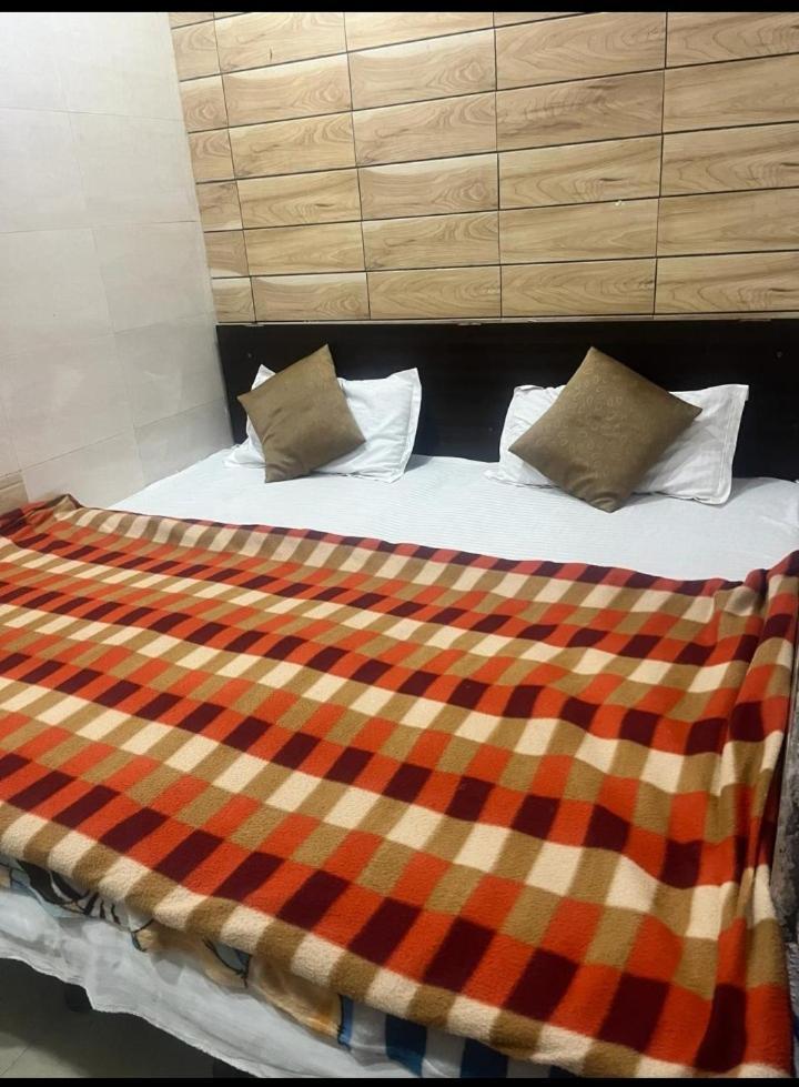 Arora Guest House อัมริตสา ภายนอก รูปภาพ