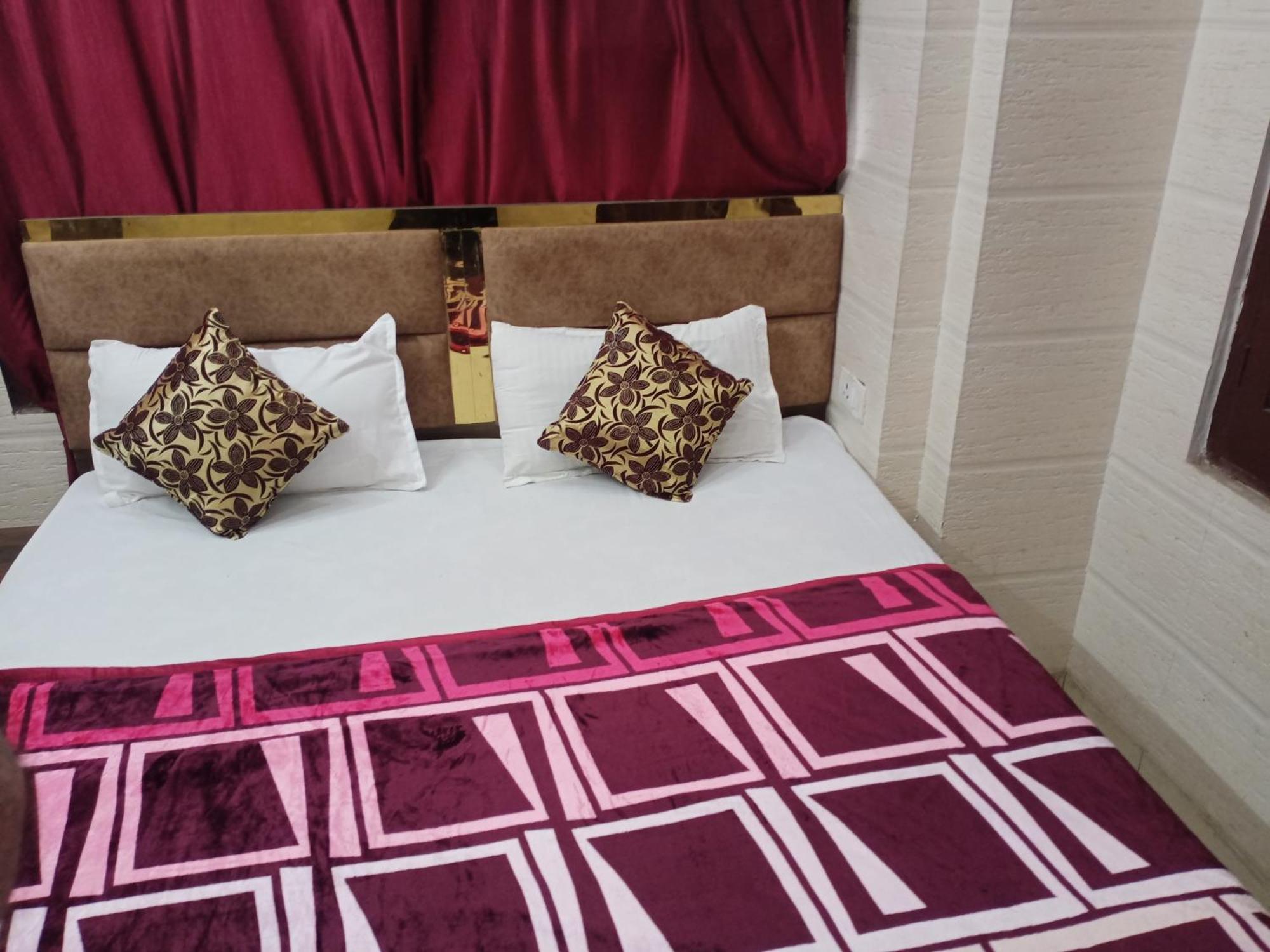 Arora Guest House อัมริตสา ภายนอก รูปภาพ
