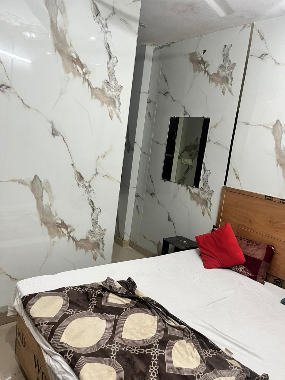 Arora Guest House อัมริตสา ภายนอก รูปภาพ