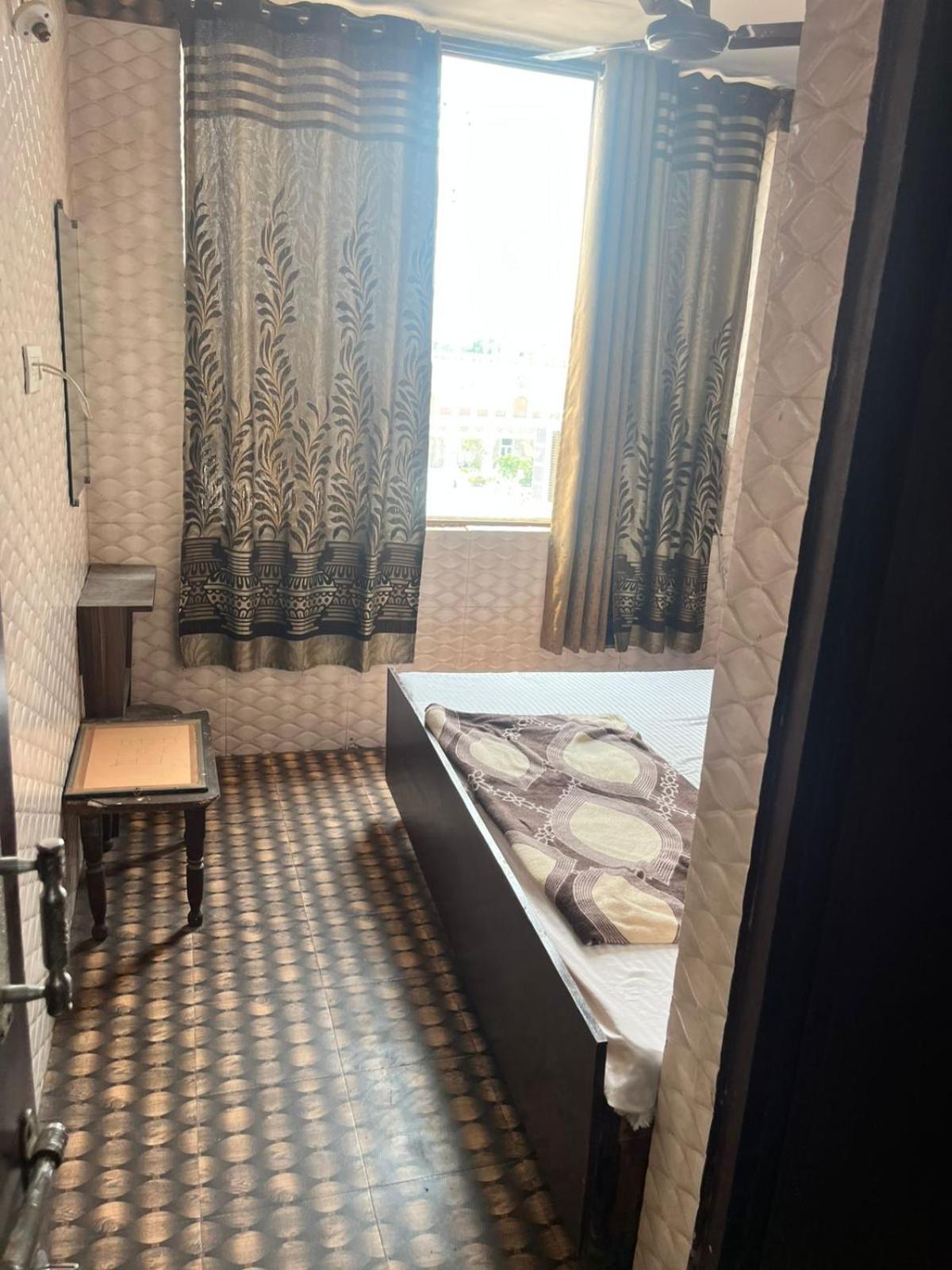 Arora Guest House อัมริตสา ภายนอก รูปภาพ
